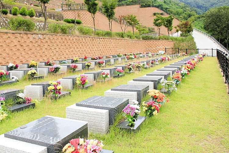 용인공원묘지